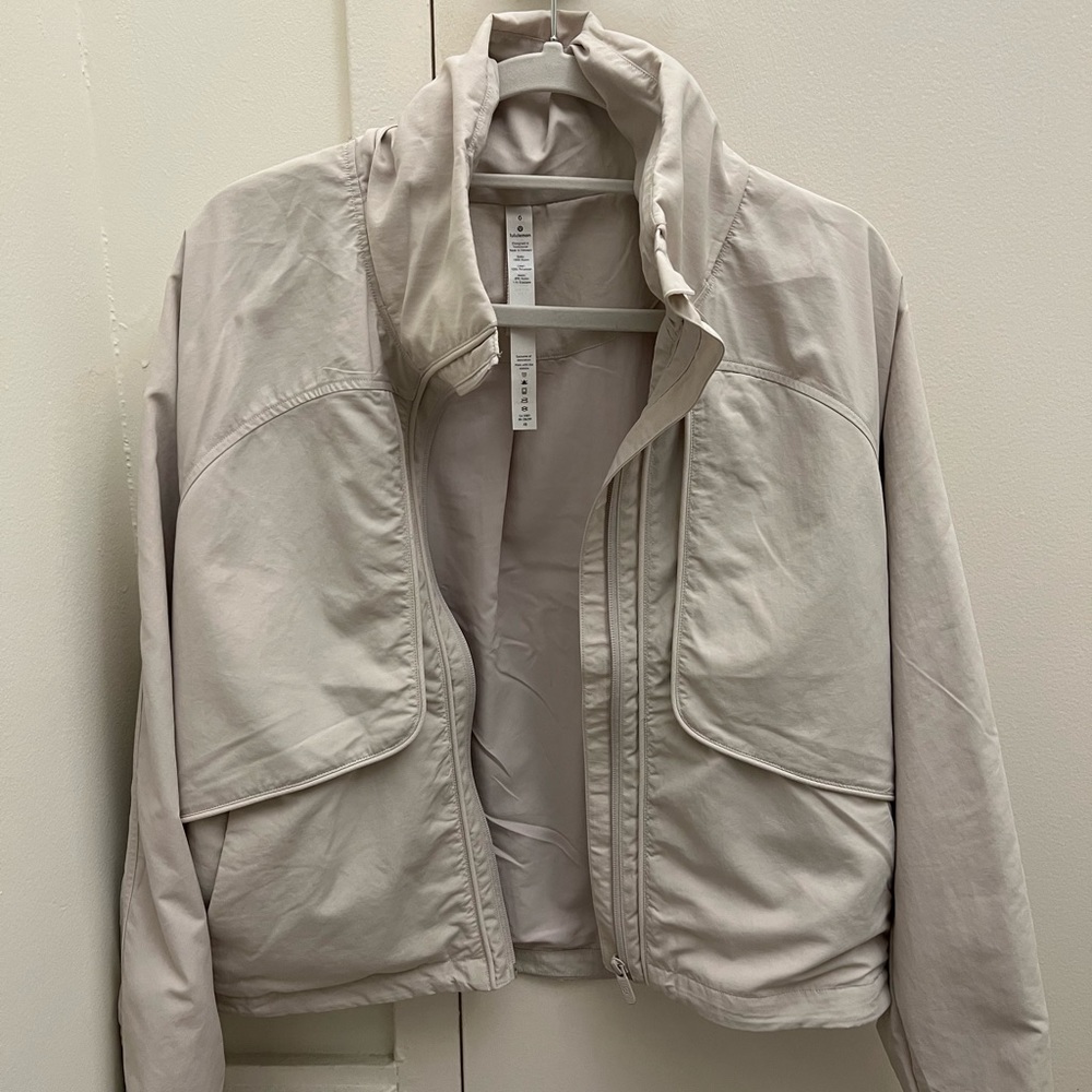Lululemon Windbreaker- ivory color, never worn, in amazing condition